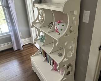 Universal Book Shelf