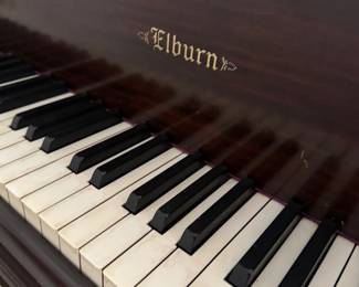 Gran piano with bench