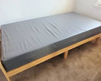 Super Comfortable Deluxe Foam Waterproof Twin Mattress USED 12 NIGHTS ONLY. Easy to clean and a no noise mattress for a silent super comfy sleep experience. Twin wood frame also available.
DIMENSIONS: 75" L x 39" W x 8" H