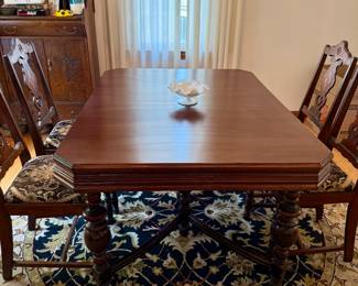 Penn Table Company West Virginia
1920-1930 table with four chairs