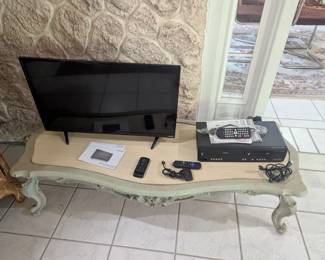 TV and a VCR DVD Combo w Remote