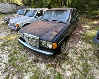 81 Mercedes 300d-Needs Battery-Starts and Runs-Taking Offers