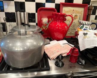 vintage Magnalite Wagner Ware 5 qt Dutch Oven in very nice condition 