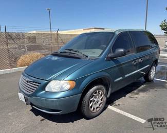 290  2002 Chrysler Voyager Van 