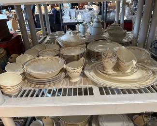 3212  Eggshell Georgian Homer Laughlin A 46 N 4 Set 