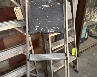 6016  Gorrila Ladders Easy Reach Step Stool 