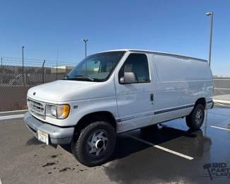 260  2001 Ford Econoline Van 