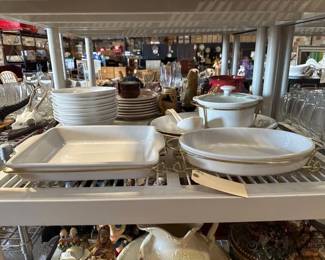 3200  Serving Platters  Pot, Plates and Soup Spoon 