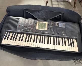 7060  Yamaha Portotone Electronic Keyboard with Case 