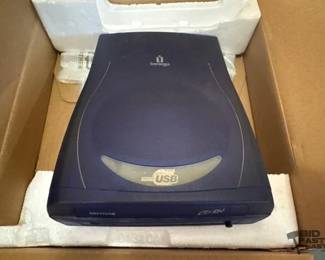 7046  Iomega External CDRW Drive 