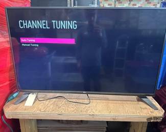 7004  49 LG Ultra HD TV 