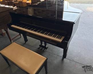 400  Yamaha Grand Piano 