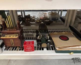 3234  Mini Piano Organ Music Box, Vintage Model Car, Vinyl Records  Plate 