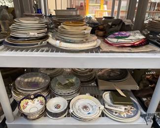 3044  Decorative Plates and Pot Holders 