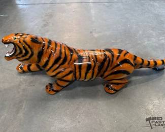 3116  Tiger Statue 