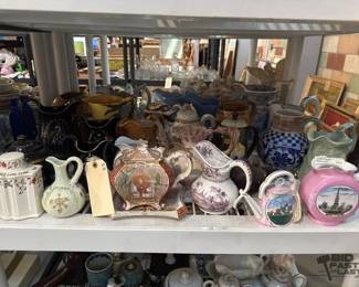 3272  Teapots and PitchersJugs 