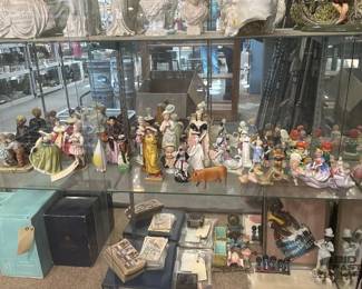 2524  Figurines 