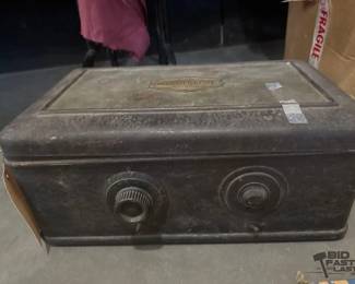 7082  Vintage Atwater Kent Radio 
