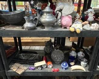 3024  Decor, Pillows, Tapestry, Book Ends, Flashlights  Bag 