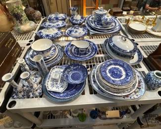 3040  Dinnerware and Candle Holders 