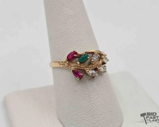 818  10k Gold Ring with Rubies  Rhinestones, 2.3g 