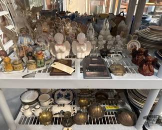 3036  Figurines, Decor and Dishware 