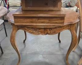 4762  Wooden Table with Two Leaf Extenders 