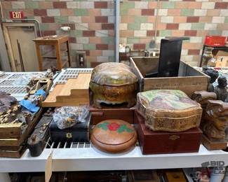 3058  Wooden Boxes, Book Ends and Decor 