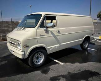 270  1971 Dodge Van Tradesman 
