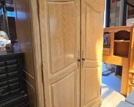 4146  Wooden Enclosed Entertainment Nook 