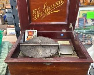 3010  The Grand Disc Music Box Player 
