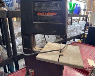 6300  Black and Decker 7.5 Band Saw 