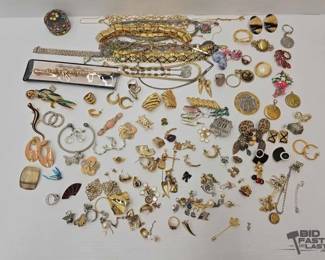 1004  Costume Jewelry 