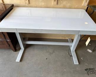 4044  Powered Stand Up Table 