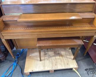 415  Story and Clark Piano 