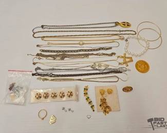 1018  Costume Jewelry 