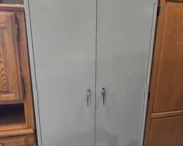 4052  Metal Storage Cabinet with Key 