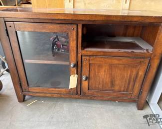 4042  Wood Entertainment Center 