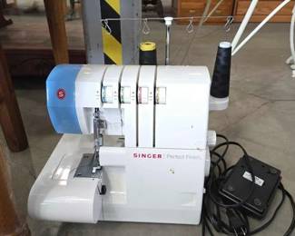 4802  Singer Finishing Touch Serger 