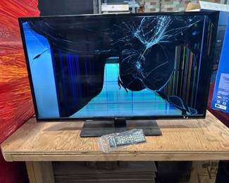 7010  40 Element TV 