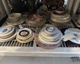 3256  Decorative Plates 