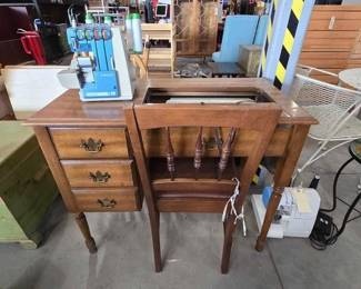 4800  Singer Profesional 14U13 Serger  Sewing Table 