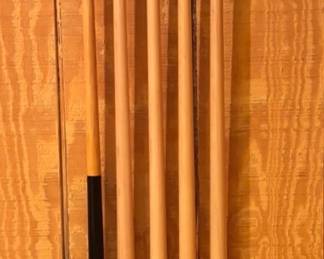 Pool table queue set 