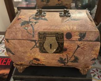 Jewelry box