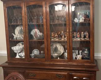 Ethan Allen China hutch