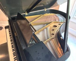 BUY IT NOW! $2,500.00. Yamaha GZ #600364,
5’ 7” Piano
Very good condition
