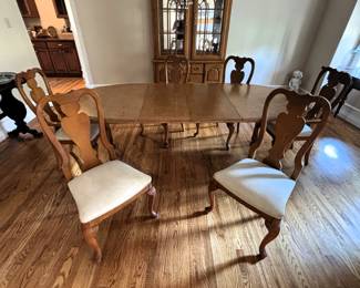 BUY IT NOW! $295.00. Stanley Furniture oval table with two leaves, six dining chairs, two are arm/captain's chairs.