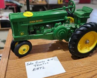 JOHN DEERE TRACTOR ERTL