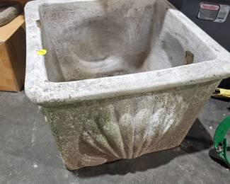 CONCRETE PLANTER