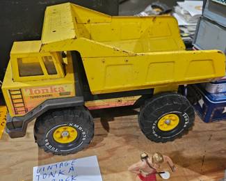 METAL TONKA TRUCK